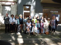 Gruppenbild vor der "Galerie Smend"